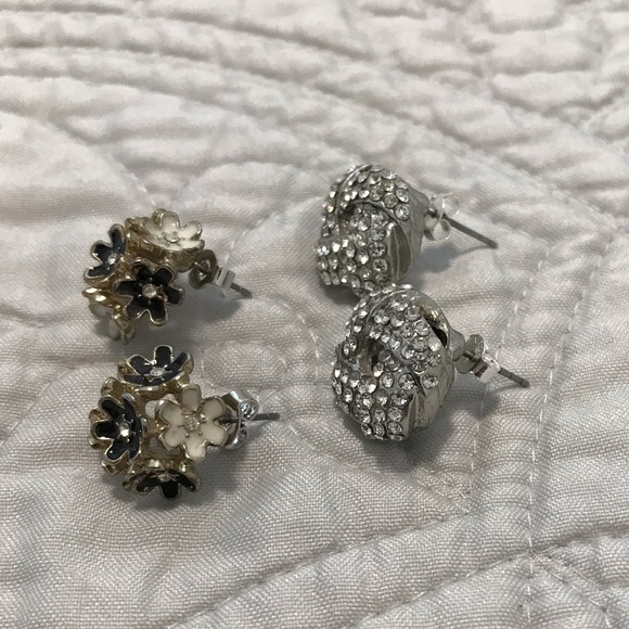 Set of 2 Earrings - Picture 3 of 9